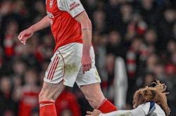 欧冠阿森纳破拜(bài)仁(rén)不(bù)败金身，5戰(zhàn)全胜登(dēng)顶欧冠，联賽(sài)激戰(zhàn)切爾(ěr)西