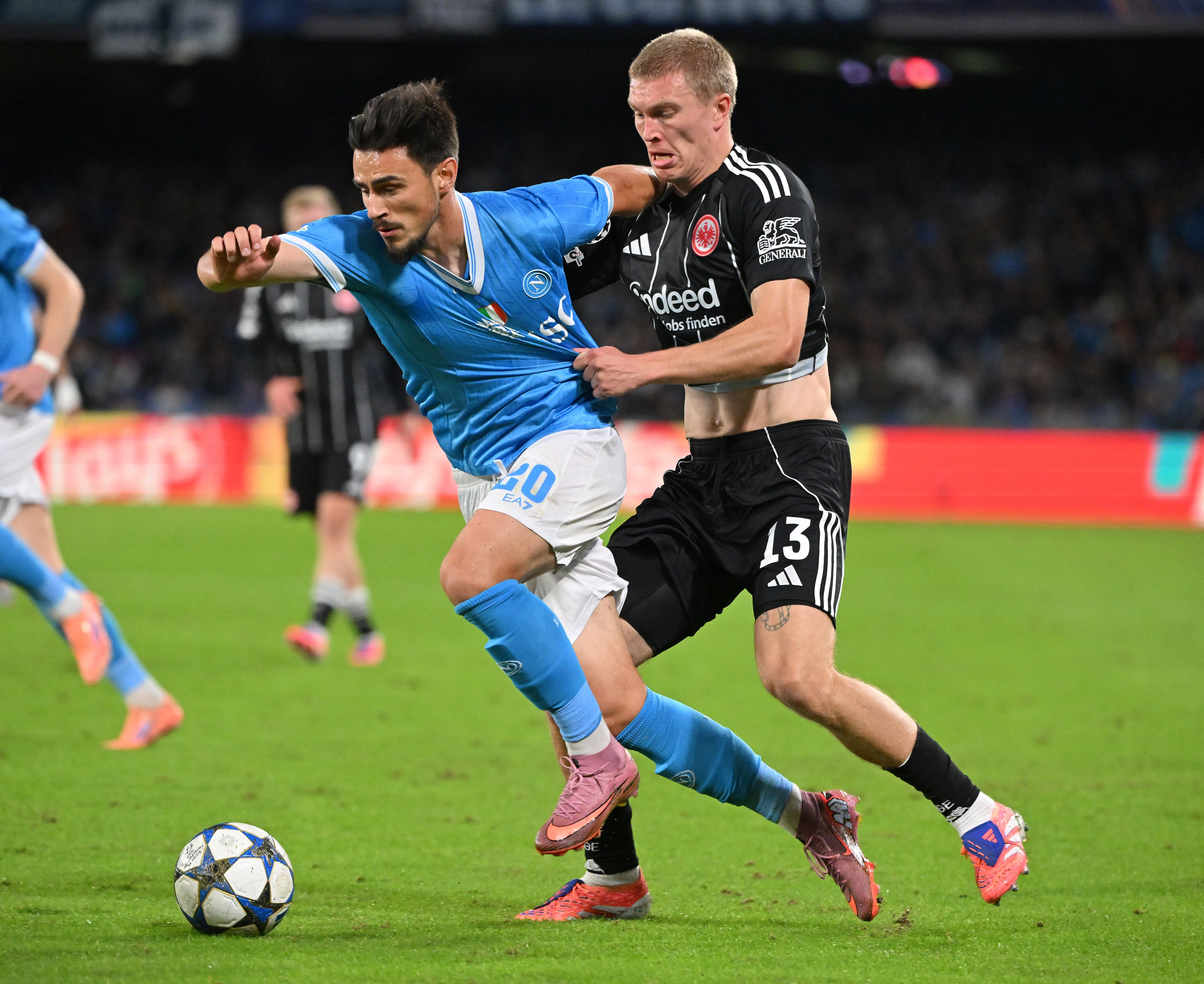 （体育）足球——欧冠：那不勒斯平法兰克福