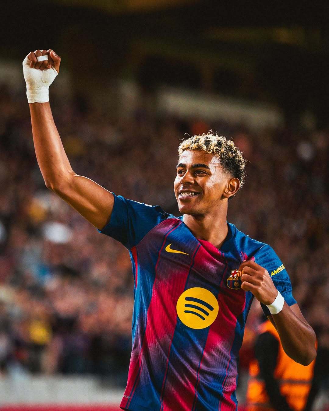 亚马尔德容身背黄牌,巴萨四名主力面临欧冠停赛风险