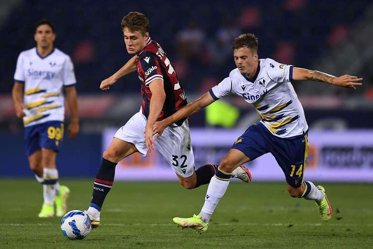 里尔进攻强势但防线失球，里昂防守稳固，两队争夺欧冠资格，吉鲁与拉卡泽特国脚德比。