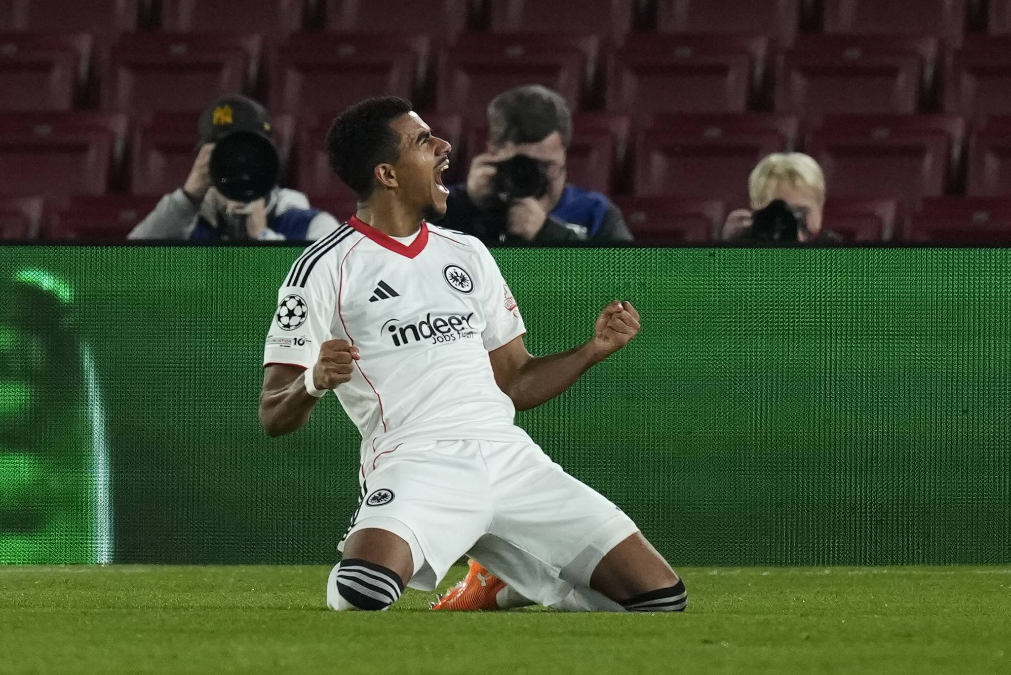 （外代二线）足球——欧冠联赛：巴萨胜法兰克福