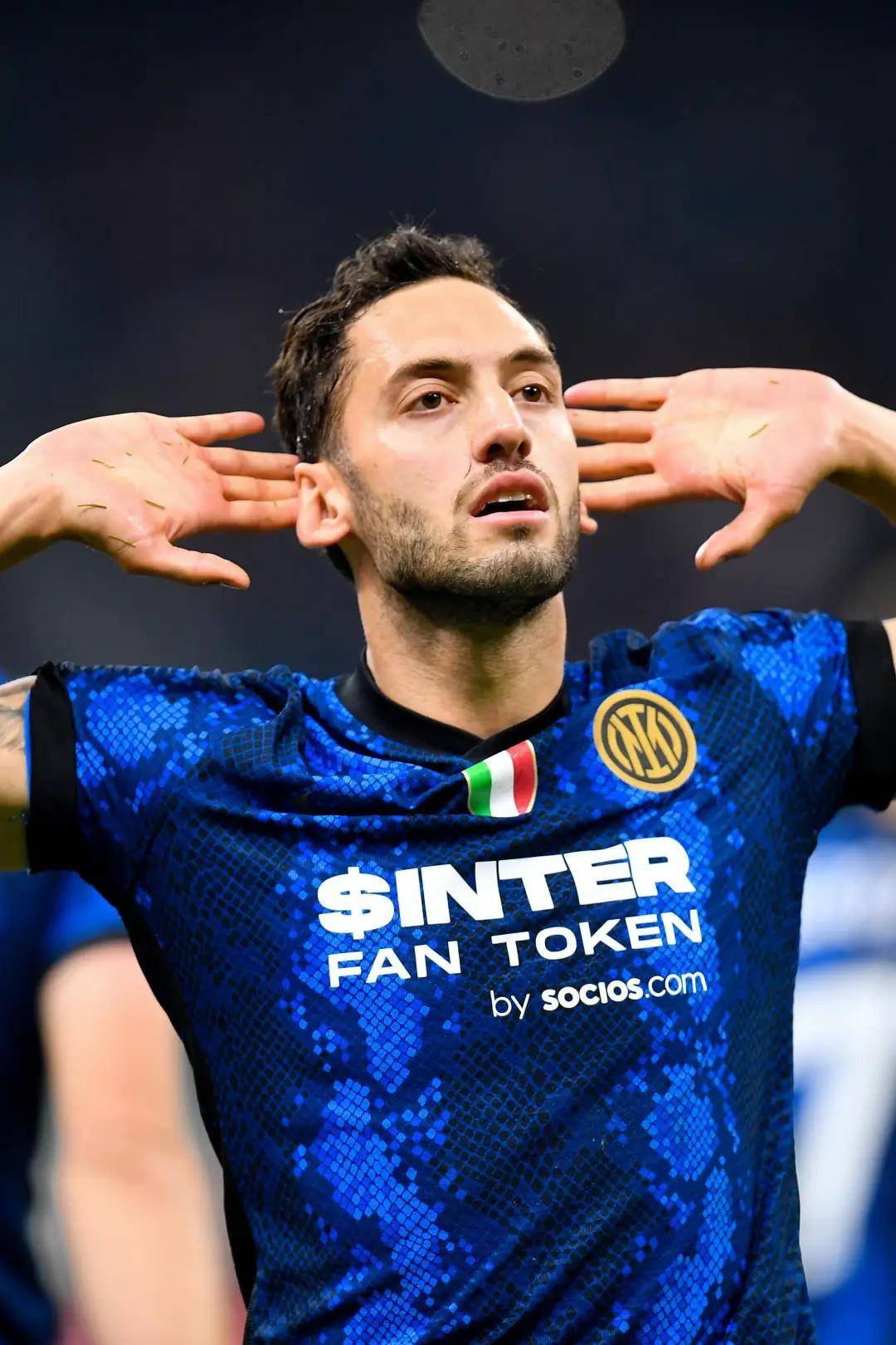 多变的恰尔汗奥卢!